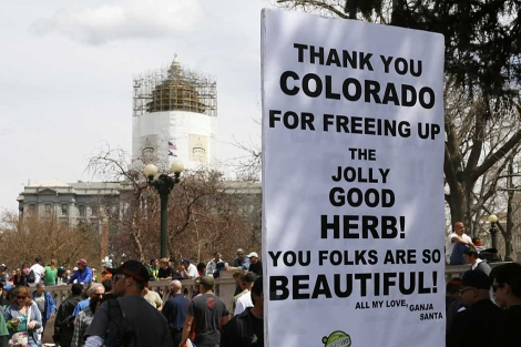 Un cartel en favor del uso de la marihuana en Denver (Colorado). | Reuters